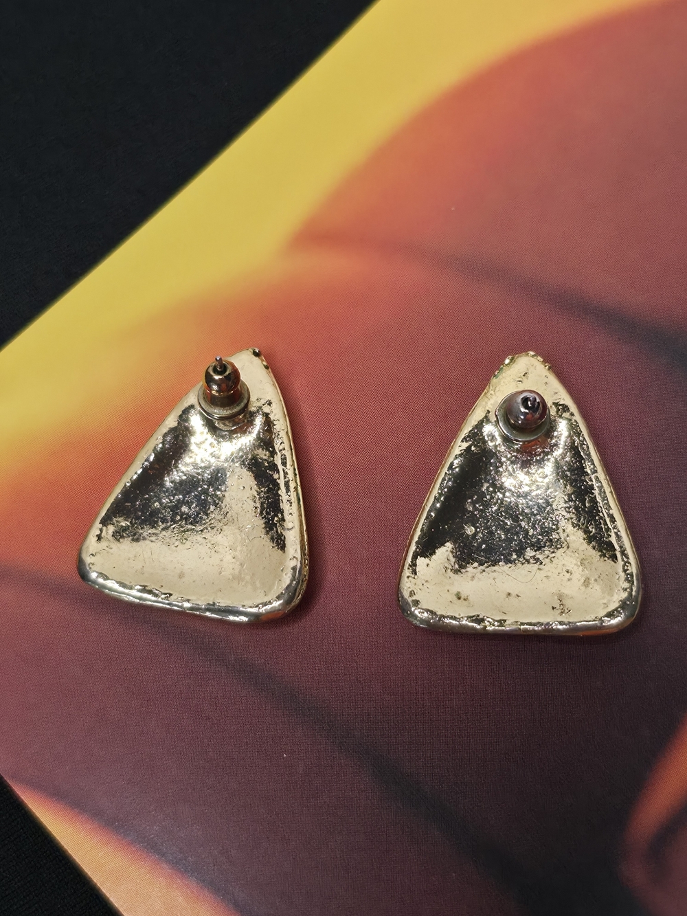Vintage 80s Art Deco Green Enamel Gold Tone Geometric Triangle Post Earrings - Picture 3 of 6